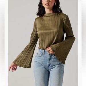 ASTR The Label Cropped Plisse Mock Neck Top